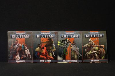 Quatre livres de la série « Kill Team » sont alignés sur une surface noire