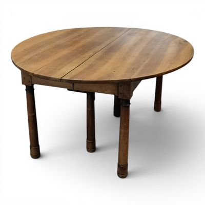 une photo d'une table en bois avec deux rallonges sur le plateau