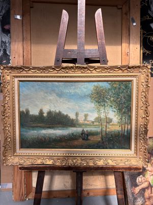 une image d'un tableau sur un chevalet dans une pièce