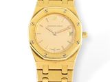 une montre-bracelet pour femme en or jaune 18 carats, avec une lunette sertie de diamants