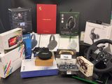 un grand nombre d'objets différents posés sur la table