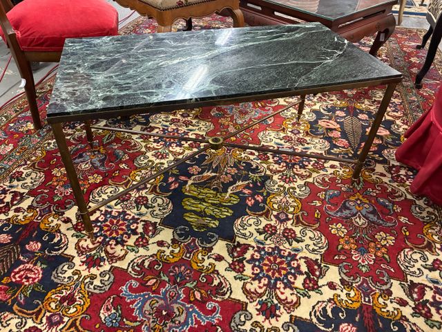 Table basse rectangulaire structure en laiton et plateau marbre v
