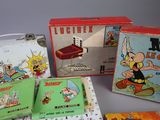 several vintage tinned toys including a tinned lunch box, a tinned lunch box, a tinned lunch box, and a tinned lunch box of lunch