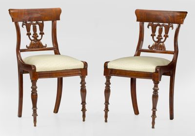 paire de chaises d'appoint en acajou de l'époque de George II, avec assises rembourrées