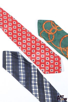 GIANFRANCO FERRE - Lot de 3 cravates vintage en soie à motif…