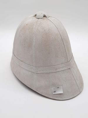 une image représentant un casque sur fond blanc