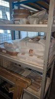 Dans un garage en face, dans la partie grillagée: (photo 3)