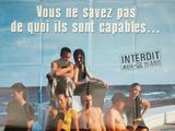 une image représentant une affiche de film avec un groupe de personnes sur la plage