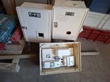 une boîte contenant un équipement électrique quelconque