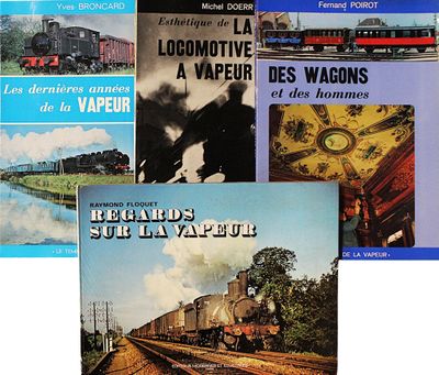 plusieurs livres sur un fond blanc, avec un train en arrière-plan