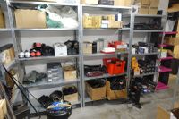 SUR DESIGNATION : Un ensemble d'étagères aluminium et un esc… (photo 5)