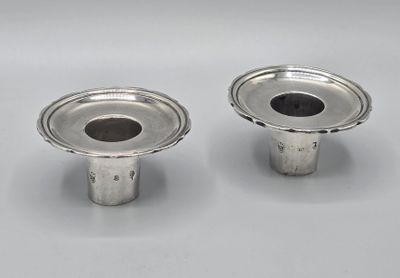 paire de bougeoirs plaqués argent