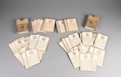 un grand nombre de livres posés sur une table
