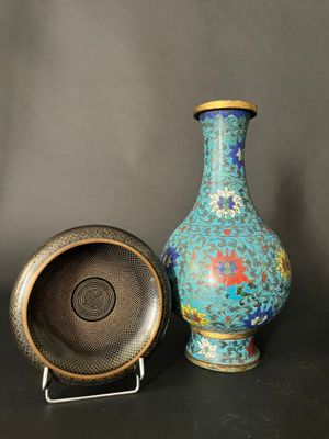 a vase and a bowl sitting on a table
