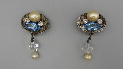Paire de clips pendants d'oreilles monture métal blanc, perl…