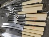 a lot of knives and knives that are on the table