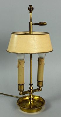 an image of a lamp that is sitting on a table