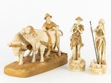 plusieurs figurines représentant des personnes et des animaux sur un fond blanc