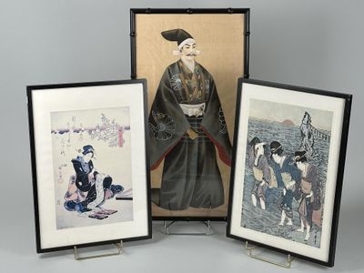 trois estampes asiatiques encadrées représentant des hommes et des femmes en costume traditionnel