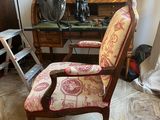 a chair that is sitting in the corner of a room