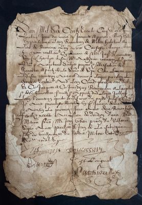 une feuille de papier sur laquelle on peut écrire, posée sur une table