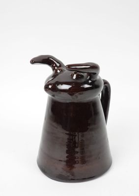 Pichet zoomorphe en forme de taureau en terre cuite vernissé…