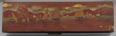 une image représentant un tableau montrant des bateaux sur un lac, avec des montagnes en arrière-plan