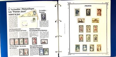 un livre qui contient beaucoup de timbres
