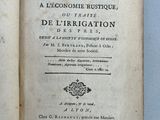 un livre ouvert avec un titre en noir et blanc