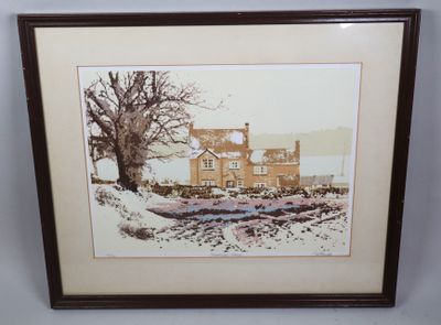 tableau représentant une maison sous la neige, avec un arbre au premier plan