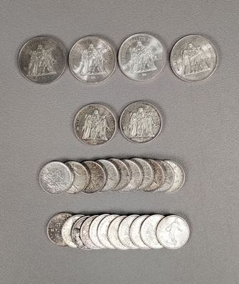 an image of a bunch of coins sitting on top of a table