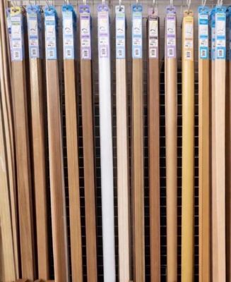 il y a beaucoup de types de bois différents dans le magasin