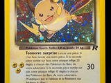une carte Pokémon sur laquelle figure un Pikachu