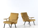 paire de fauteuils de salon du milieu du siècle, recouverts de velours et dotés de pieds en métal noir