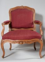 Paire de larges fauteuils à dossier plat à châssis en hêtre … (photo 3)