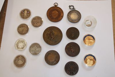 a lot of coins that are on the table