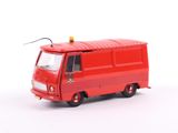 un petit bus rouge posé sur une surface blanche