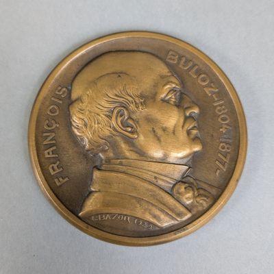 a close up of a coin with a man ' s face on it