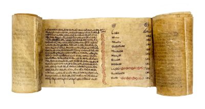 un vieux manuscrit avec de l'écriture