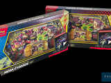 deux boîtes de cartes à collectionner Pokémon sur fond noir