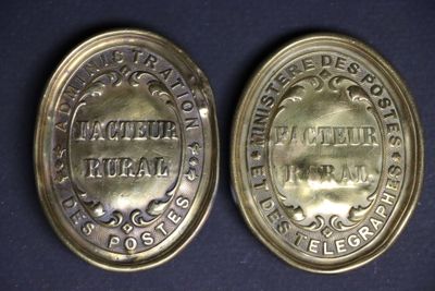 two silver coins with the names of different countries on them