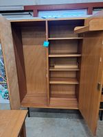 1 armoire 3 portes et 4 tiroirs, par Claude Vassal, distribu… (photo 2)