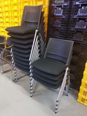 a lot of chairs that are sitting in a room