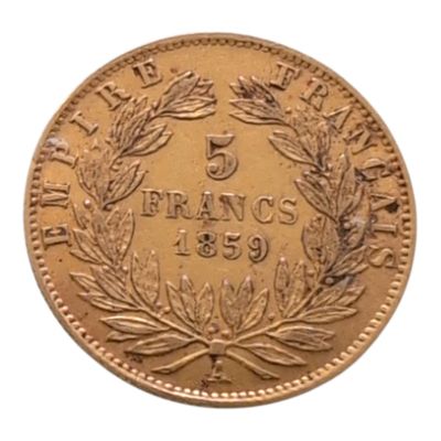 gros plan d'une pièce de monnaie sur fond blanc