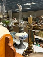 Lot comprenant : 8 lampes à pétrole, un pied de lampe en lai… (photo 4)