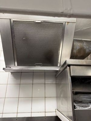 1 hotte 50 une bouche avec groupe à distance