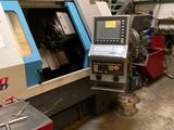 une grande machine installée dans un bâtiment