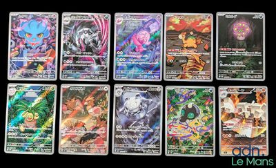 gros plan d'un jeu de cartes sur une table