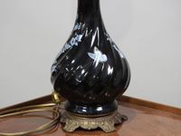 Lampe à pétrole en laiton et émaux peints à décor de fleurs … (photo 3)