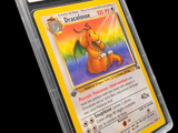 une image d'une carte Pokémon sur laquelle figure un dragon
